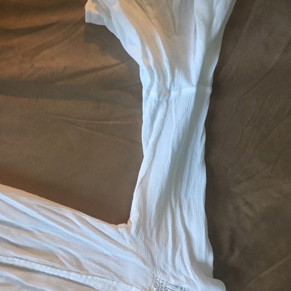 White cinched shirt - Picture 4 of 5